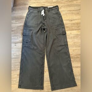 American Eagle Super high rise wide leg baggy NWT smoke and pet free home.